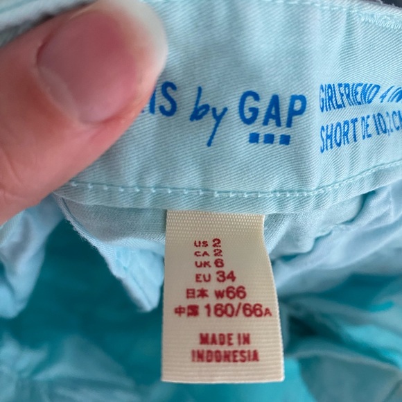 KHAKIS by Gap girlfriend shorts with pen stain!! Size 2 - Picture 4 of 5